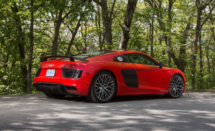  Audi R8 V10 Plus 2016 года  (NA) (фото 2 из 25)
